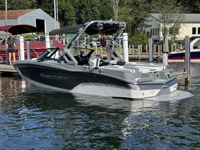 BOATZON | MasterCraft XT22 2025