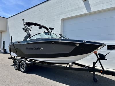 BOATZON | MasterCraft XT22 2026