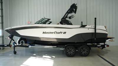 BOATZON | MasterCraft XT22 2026