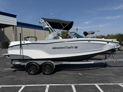 BOATZON | MasterCraft XT22 2026
