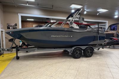 BOATZON | MasterCraft XT22 2026