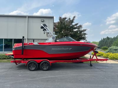 BOATZON | MasterCraft XT22 T 2025