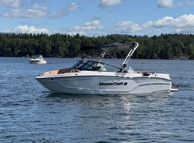 BOATZON | MasterCraft XT22T 2026