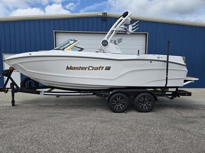BOATZON | MasterCraft XT22T 2026