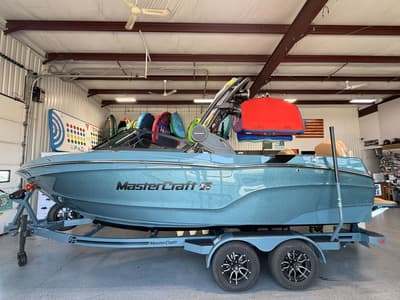 BOATZON | MasterCraft XT22T 2026