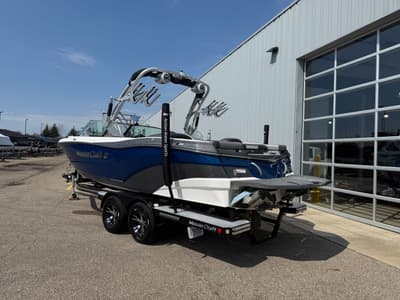 BOATZON | MasterCraft XT23 2017