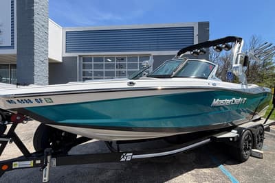 BOATZON | MasterCraft XT23 2017