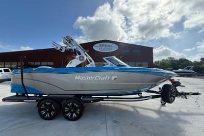 BOATZON | MasterCraft XT23 2018
