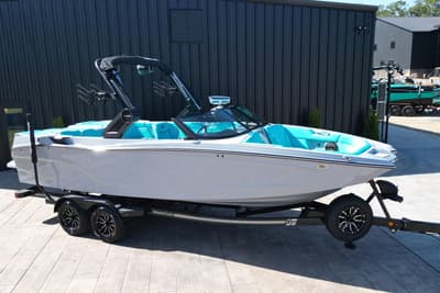 BOATZON | MasterCraft XT24 2025