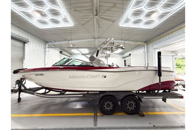 BOATZON | MasterCraft XT25 2018