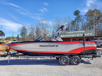 BOATZON | MasterCraft XT25 2021