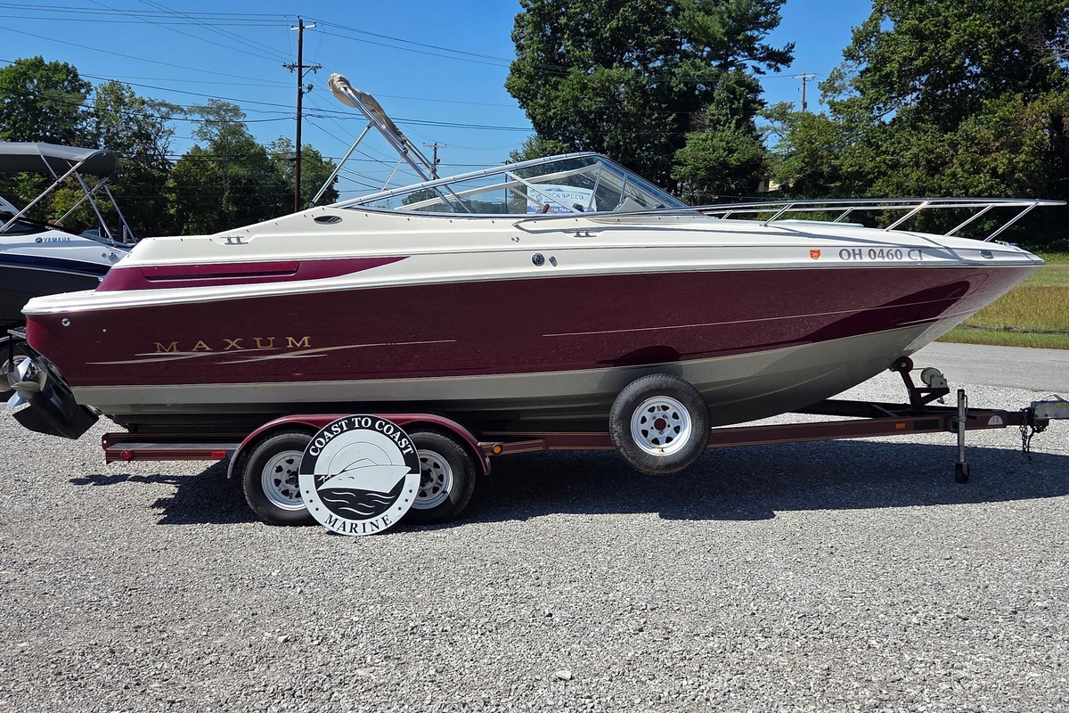1998 Maxum 2300 SC - Sold Boat