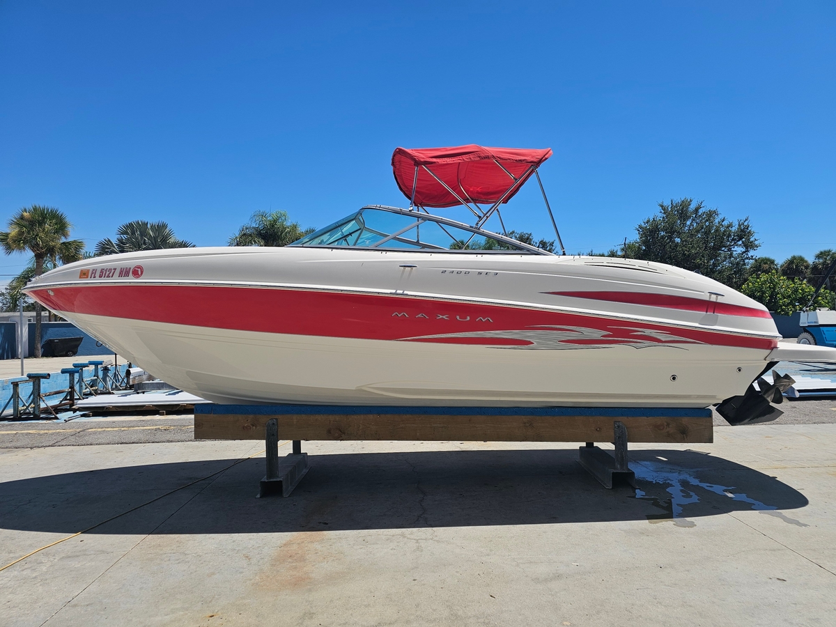2006 Maxum 2400 SC3 - Sold Boat