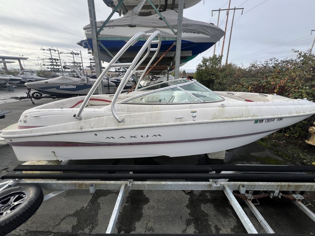 2003 Maxum 2400 SD - Sold Boat