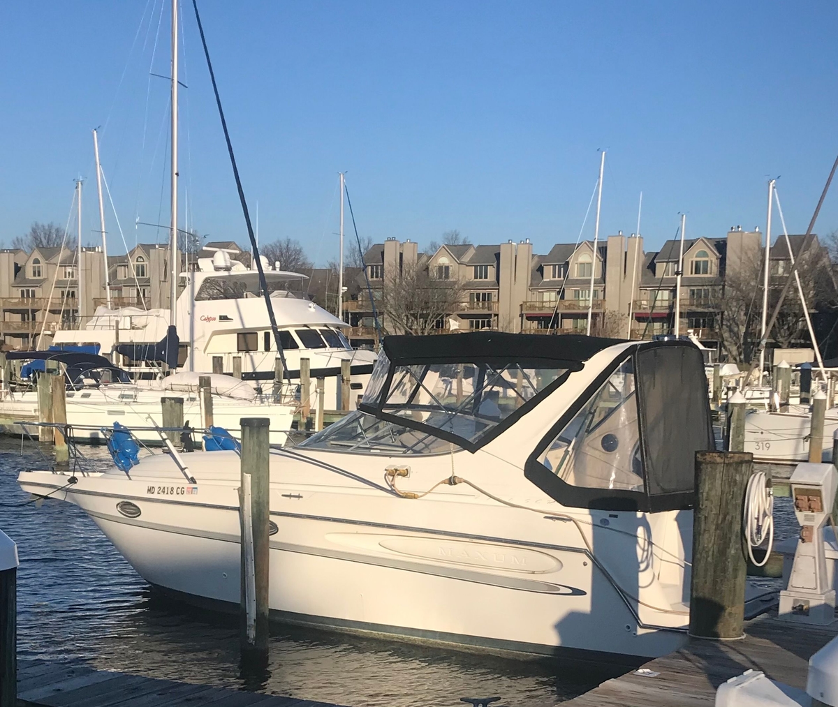 1998 Maxum 2700 SCR - Sold Boat