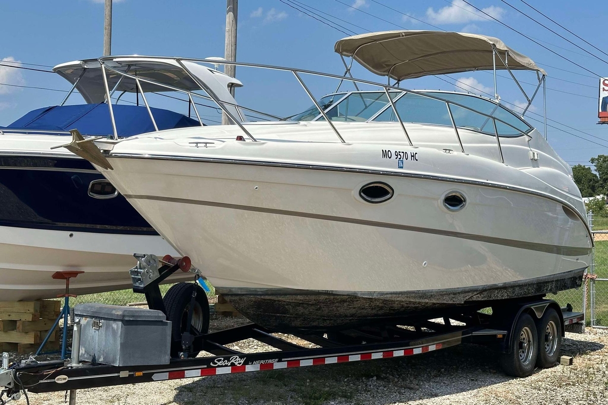2000 Maxum 2700 SCR - Sold Boat