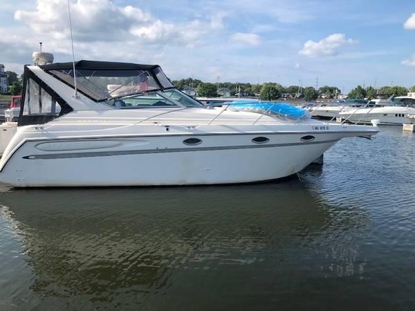 1997 Maxum 3000 SCR - Sold Boat
