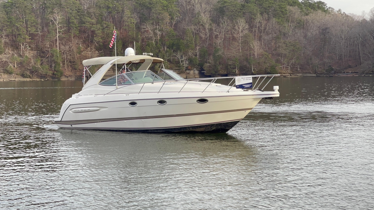 2000 Maxum 3300 SCR - Sold Boat