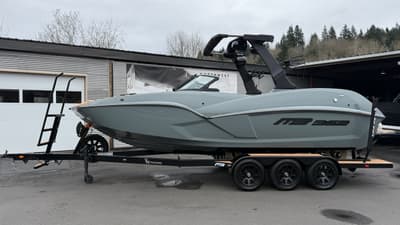 BOATZON | MB Sports B52 25 Alpha 2026