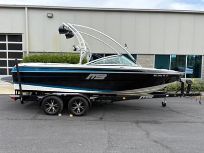 BOATZON | Mb Sports B52 WIDEBODY 2012