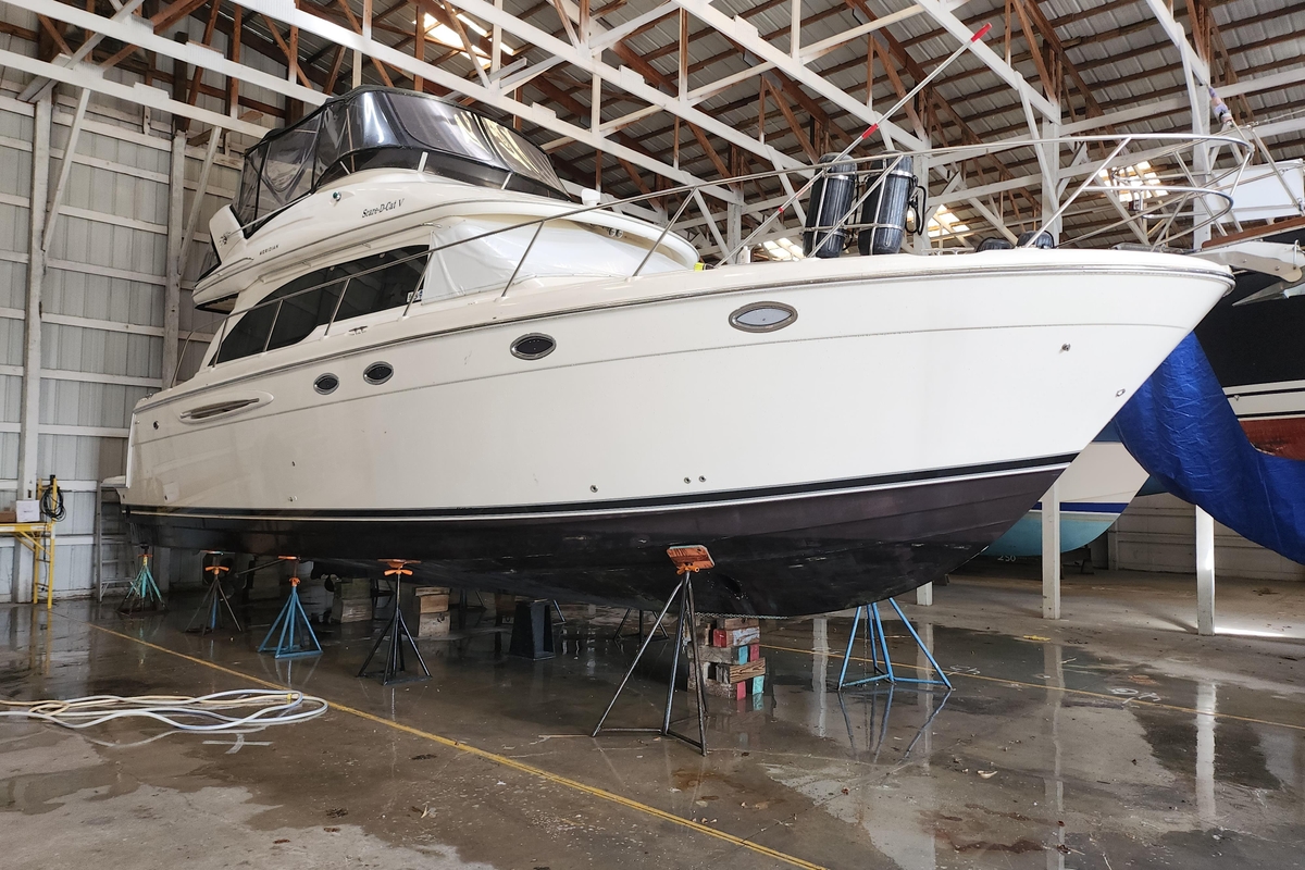 2004 Meridian 411 Sedan - Sold Boat