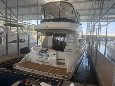 BOATZON | Meridian 441 Sedan Bridge 2011