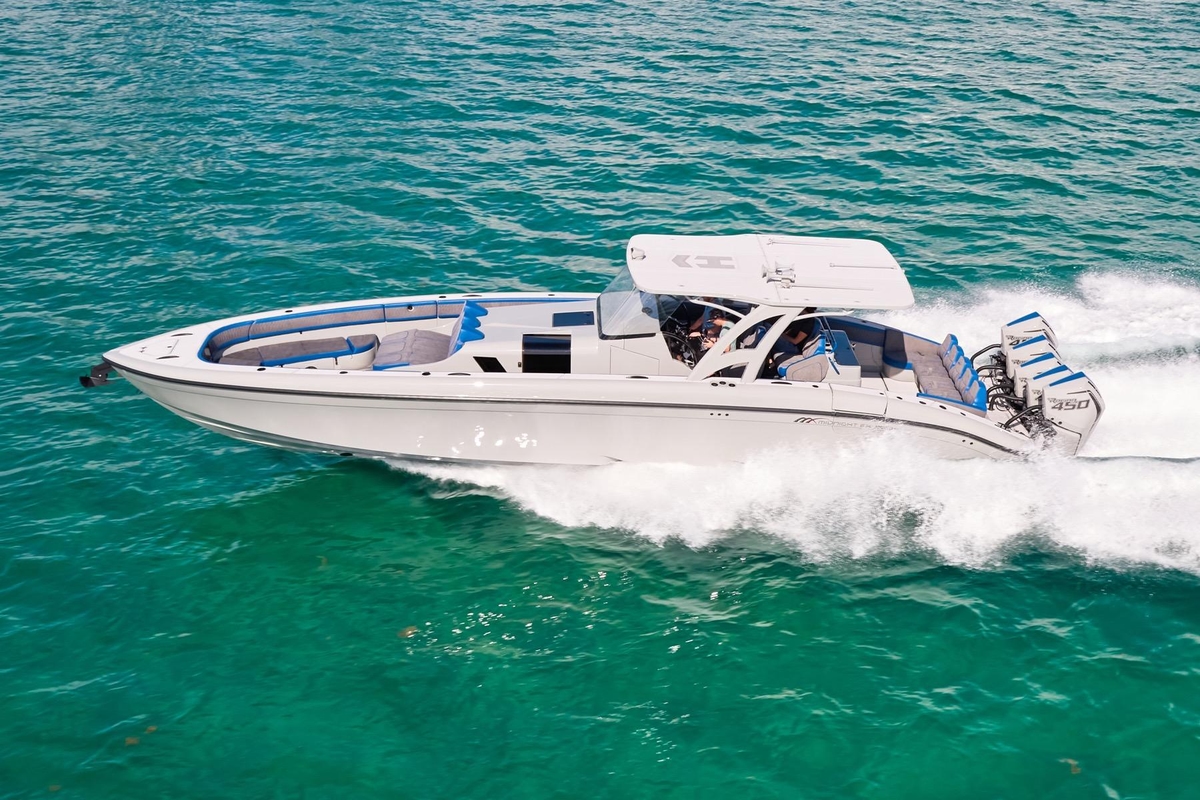 2023 Midnight Express 43 Solstice - Sold Boat