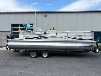 BOATZON | Misty Harbor 2285CS 2010