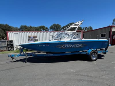 BOATZON | Mobius LS 2005