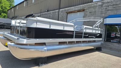 BOATZON | Montego Bay Pontoons C8522 2026