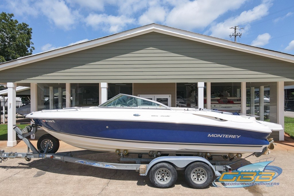 2005 Monterey 228SI Montura Bowrider - Sold Boat