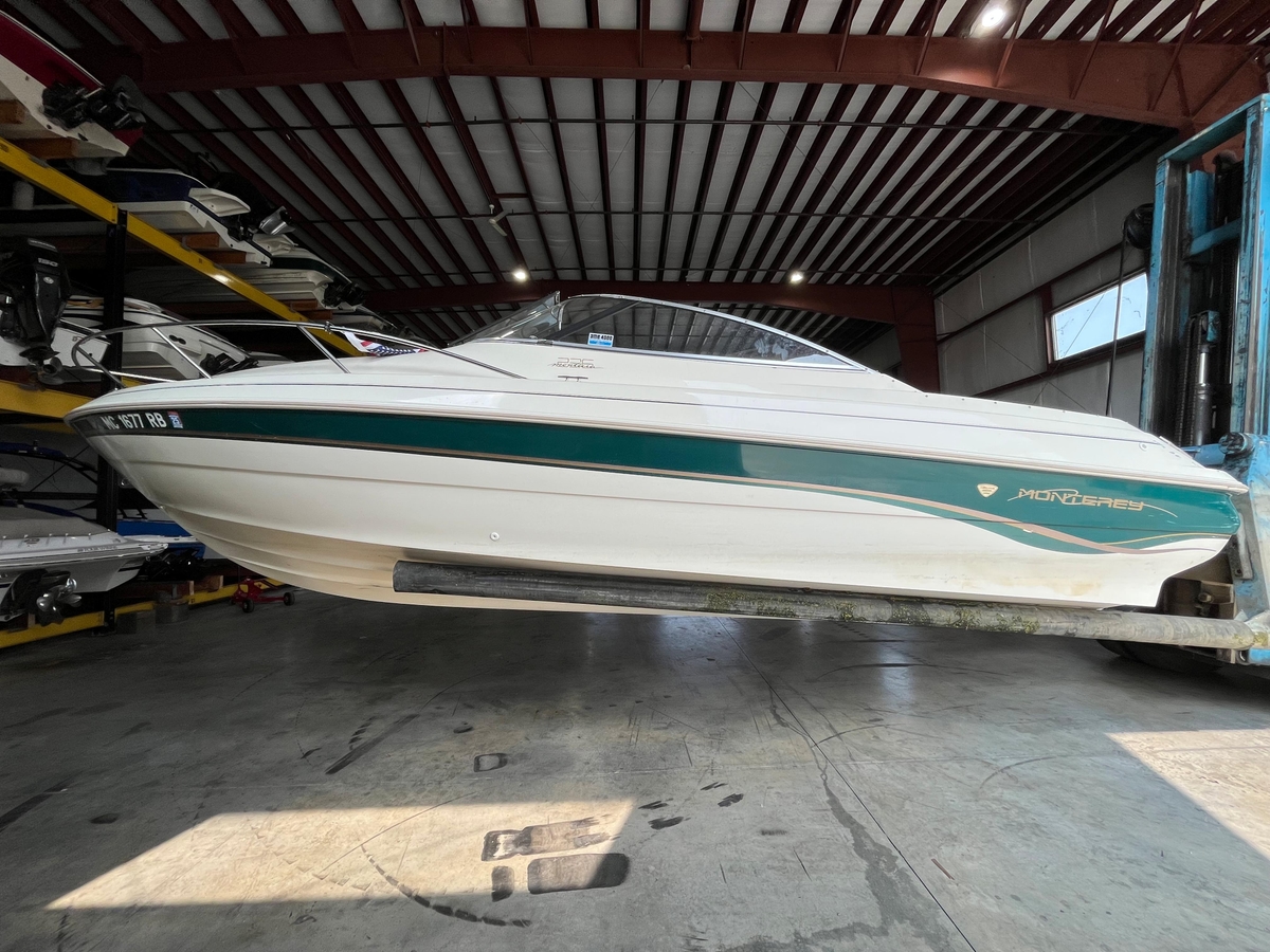 1997 Monterey 236 Montura - Sold Boat