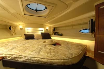 BOATZON | Monterey 350 Sport Yacht 2006