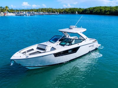 BOATZON | Monterey 378 Super Express 2017