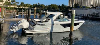 BOATZON | Monterey 385 Super Express 2022