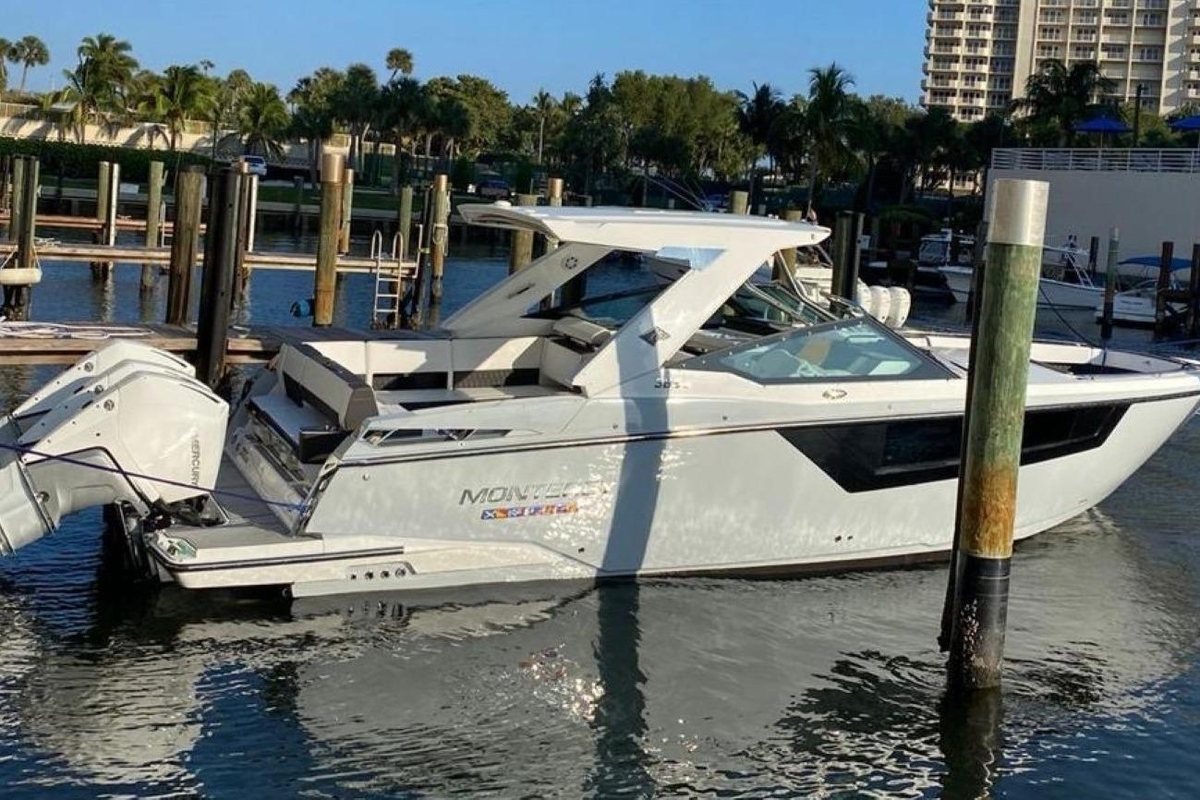 2022 Monterey 385SE Super Express - Sold Boat