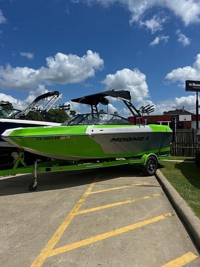 BOATZON | MOOMBA Helix 2017