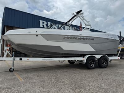 BOATZON | Moomba Max 2025