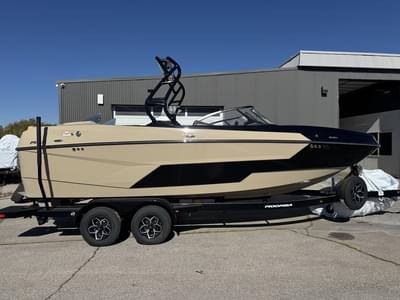 BOATZON | MOOMBA Max 2025