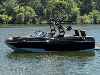 BOATZON | MOOMBA Max 2027
