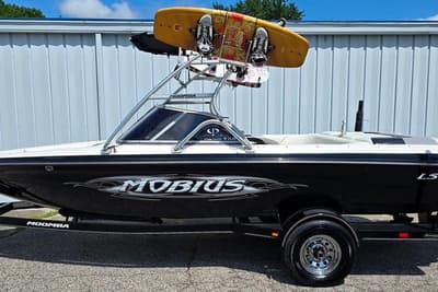 BOATZON | Moomba Mobius LSV 2005 BOATZON | Moomba Mobius LSV 2005