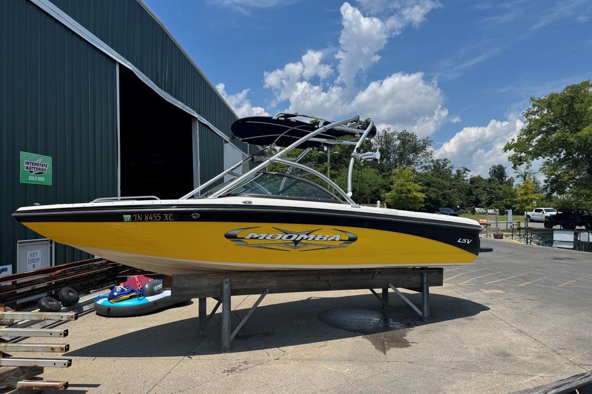 2008 Moomba Mobius LSV - Sold Boat