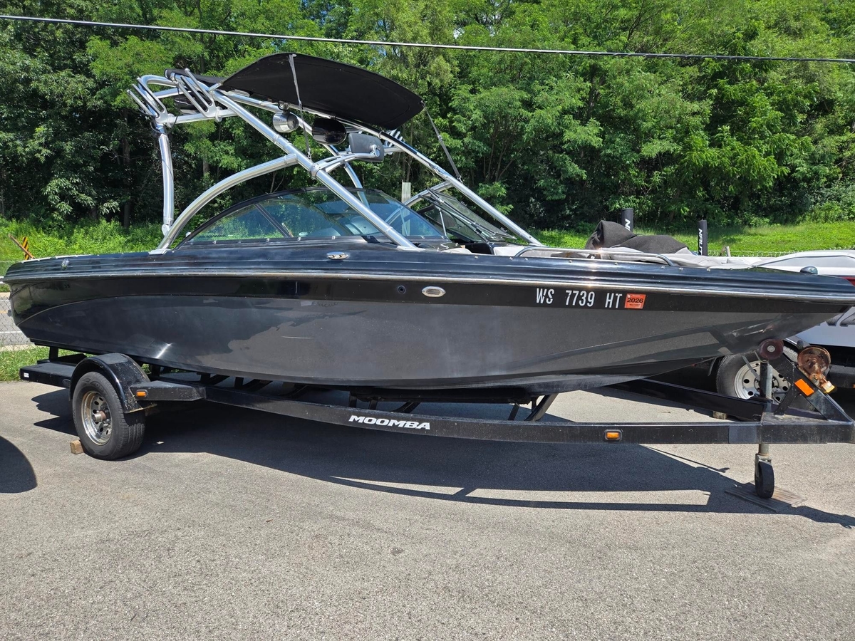 2011 Moomba Mobius LSV - Sold Boat