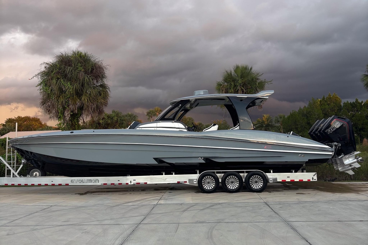 2020 MTI V42 - Sold Boat