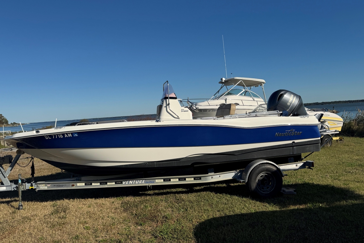 2019 NauticStar 211 Hybrid - Sold Boat
