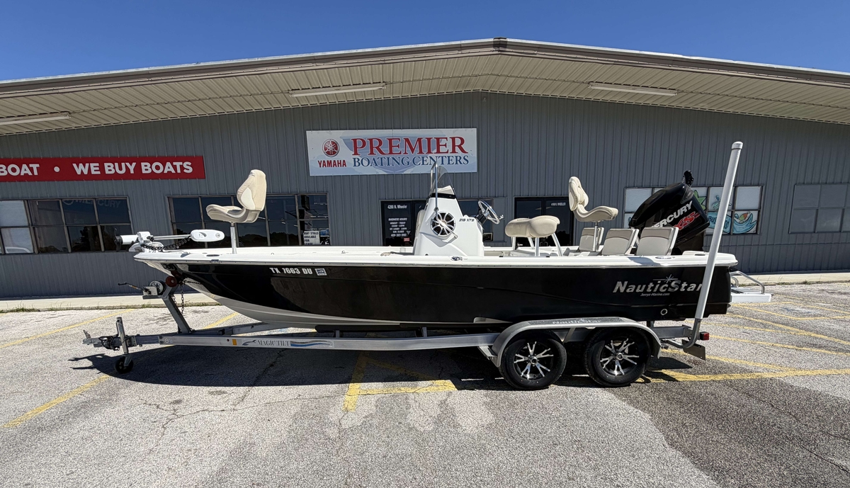 2017 NauticStar 215 XTS - Sold Boat