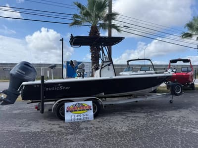 BOATZON | NauticStar 227 XTS 2021