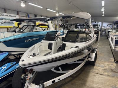 BOATZON | Nautique 210 Team 2013
