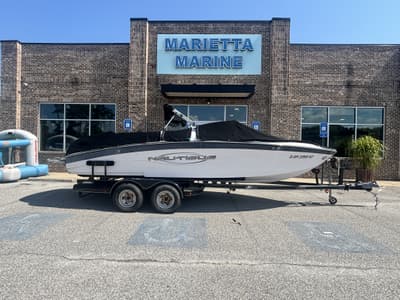 BOATZON | Nautique 226LE wPCM Excaliber 330HP Inboard Engine and Trailer 2006
