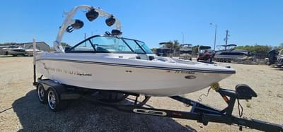 BOATZON | Nautique Super Air Nautique 210 2012